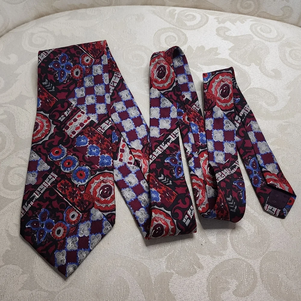 VINTAGE OLEG CASSINI 100% SILK TIE MADE IN USA FABRIC FROM ITALY